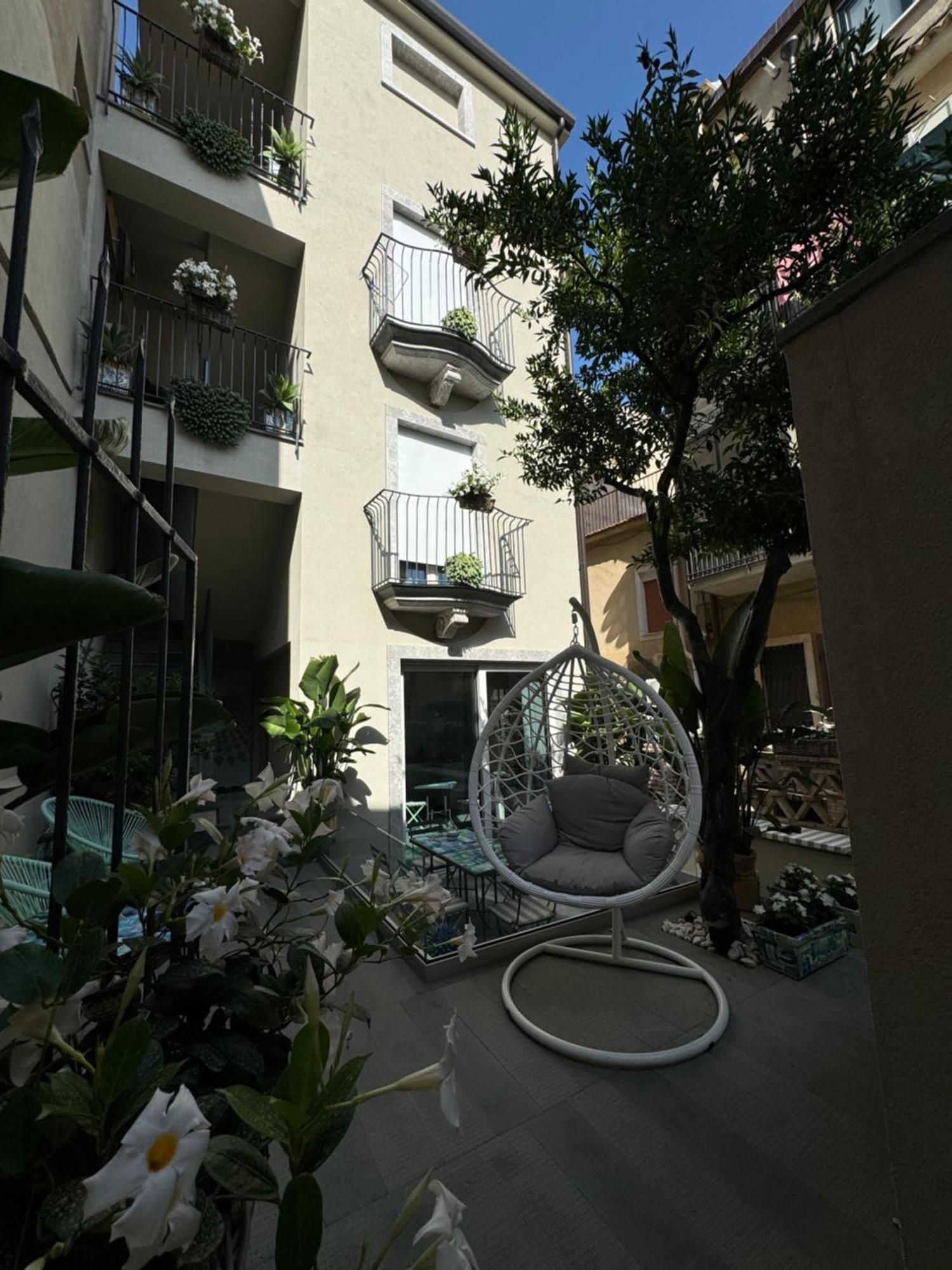 Villa D'Orville Luxury Suites Taormina Exterior photo